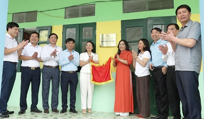 Niềm vui có thêm phòng học mới của thầy trò điểm trường Xộp Huối 