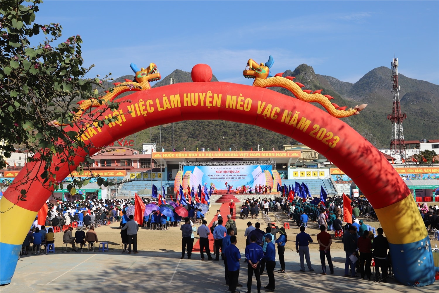 Ngày hội thu hút được đông đảo người lao động, chủ yếu là người DTTS đến tham gia