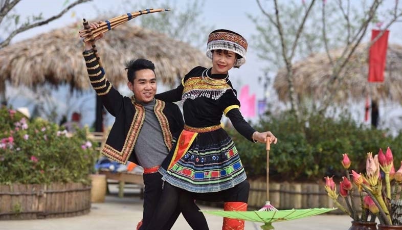 (BÀI THỜI SỰ) Thấy gì từ vụ việc “Mèn mén là cám lợn”? 2