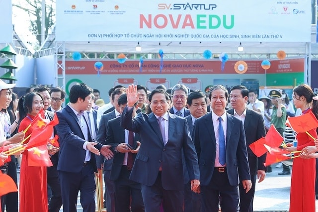 Thủ tướng dự lễ khai mạc Ngày hội khởi nghiệp quốc gia của học sinh, sinh viên - Ảnh 1. Thủ tướng Phạm Minh Chính và các đại biểu đến dự lễ khai mạc Ngày hội khởi nghiệp quốc gia của học sinh, sinh viên lần thứ V - Ảnh: VGP/Nhật Bắc