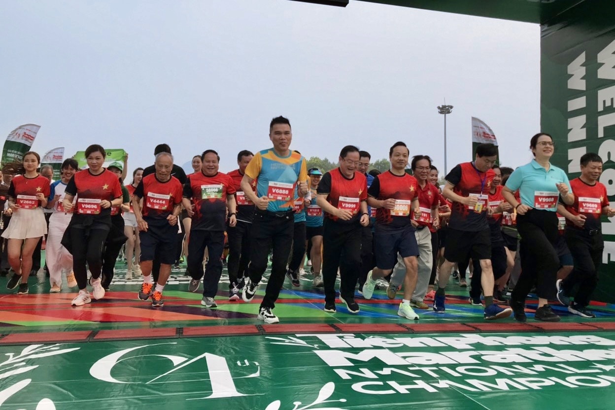 Các đại biểu, khách mời, tham gia chạy đồng hành...