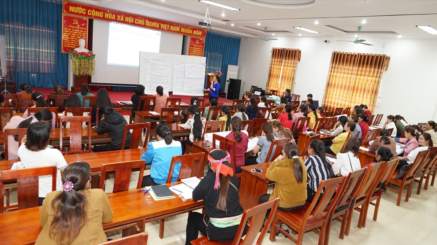 Lớp tập huấn về kỹ năng hưỡng dẫn các chủ đề sinh hoạt nhóm cha mẹ U10 năm 2023