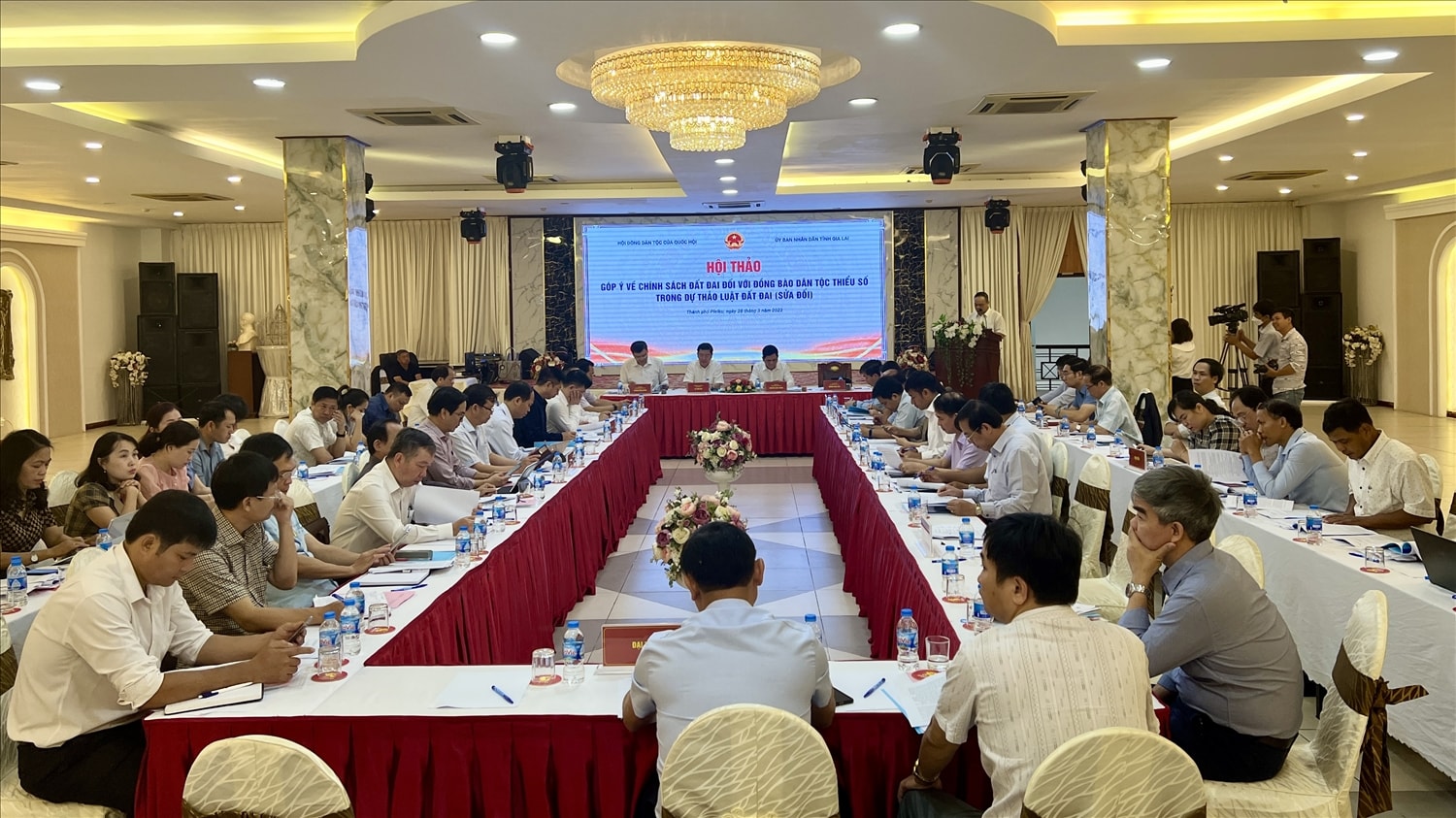 Quang cảnh Hội thảo góp ý về chính sách đất đai đối với đồng bào DTTS