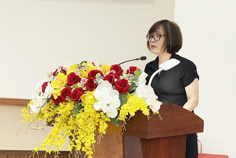 Giảng viên thuyết trình tại Hội nghị Giảng viên thuyết trình tại Hội nghị