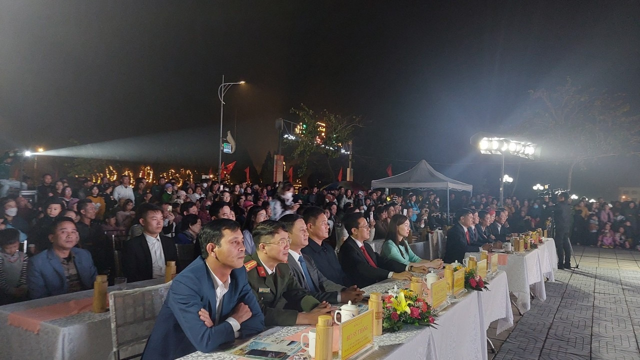 Các đại biểu tham dự Lễ khai mạc