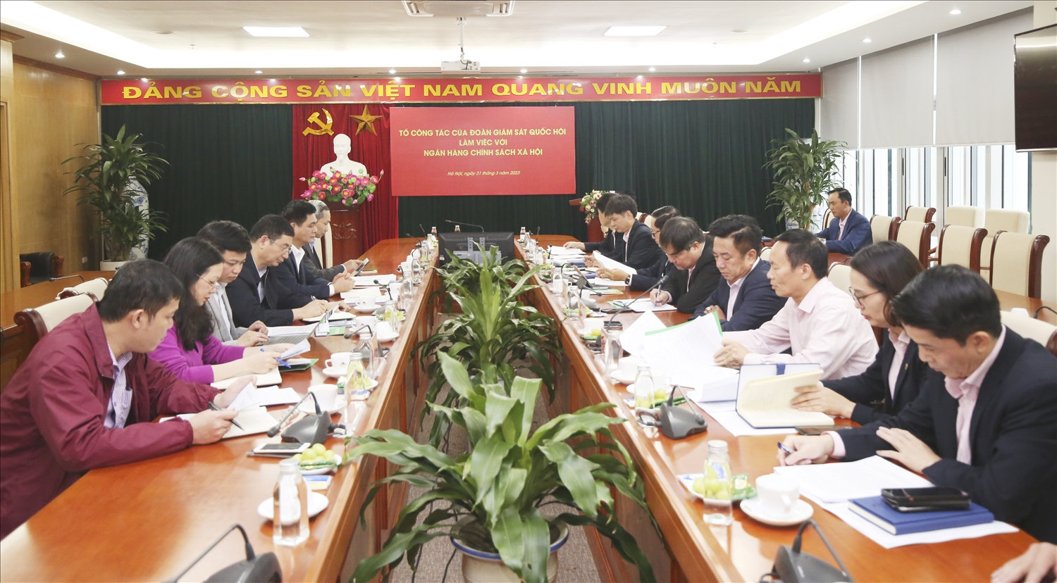 Quang cảnh buổi làm việc.