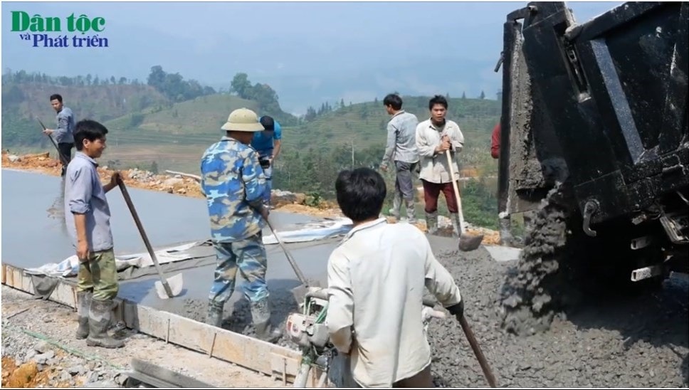 Gỡ khó trong xây dựng giao thông nông thôn 