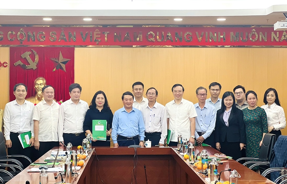 Bộ trưởng, Chủ nhiệm cùng các đại biểu tham dự chụp ảnh lưu niệm sau buổi làm việc Bộ trưởng, Chủ nhiệm cùng các đại biểu tham dự chụp ảnh lưu niệm sau buổi làm việc