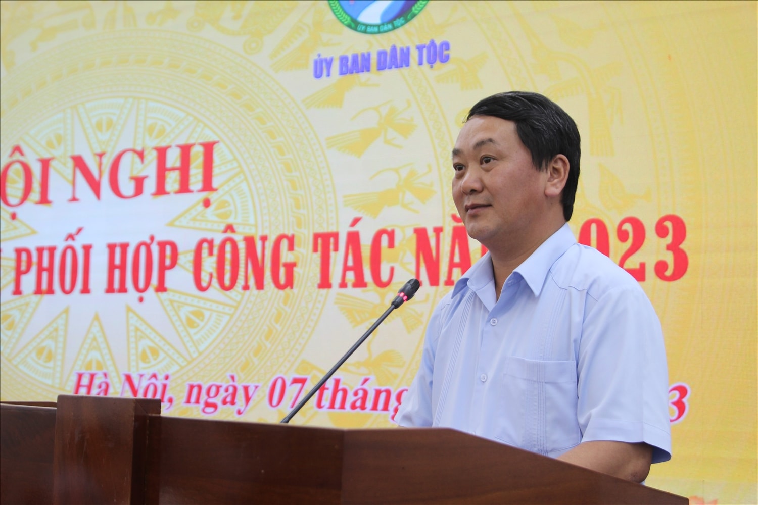 Ủy viên BCH Trung ương Đảng, Bộ trưởng, Chủ nhiệm UBDT Hầu A Lềnh phát biểu tại Hội nghị