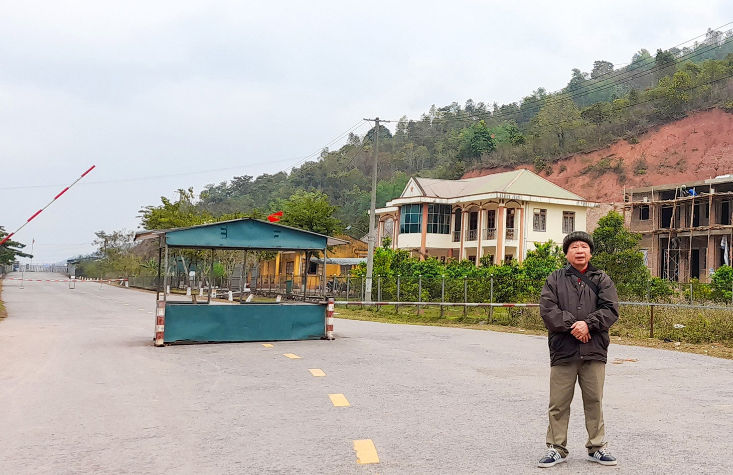 Lối mở A Pa Chải (Việt Nam) - Long Phú (Trung Quốc) trên biên giới Việt Nam - Trung Quốc