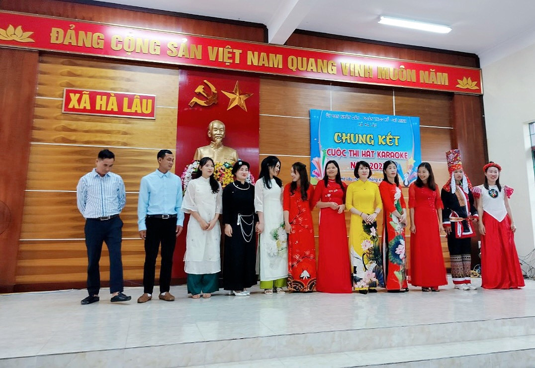Chương trình hát Karaoke nhạc Bolero thu hút đông đảo người dân và khách du lịch hưởng ứng