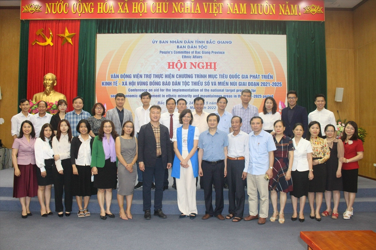 Các đại biểu dự Hội nghị Vận động viện trợ thực hiện Chương trình MTQG