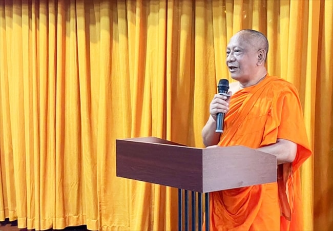 Hoà thượng Danh Lung trụ trì chùa Candaransi đã bày tỏ sự vui mừng trước chuyến thăm của lãnh đạo UBDT và đại diện lãnh đạo TP Hồ Chí Minh