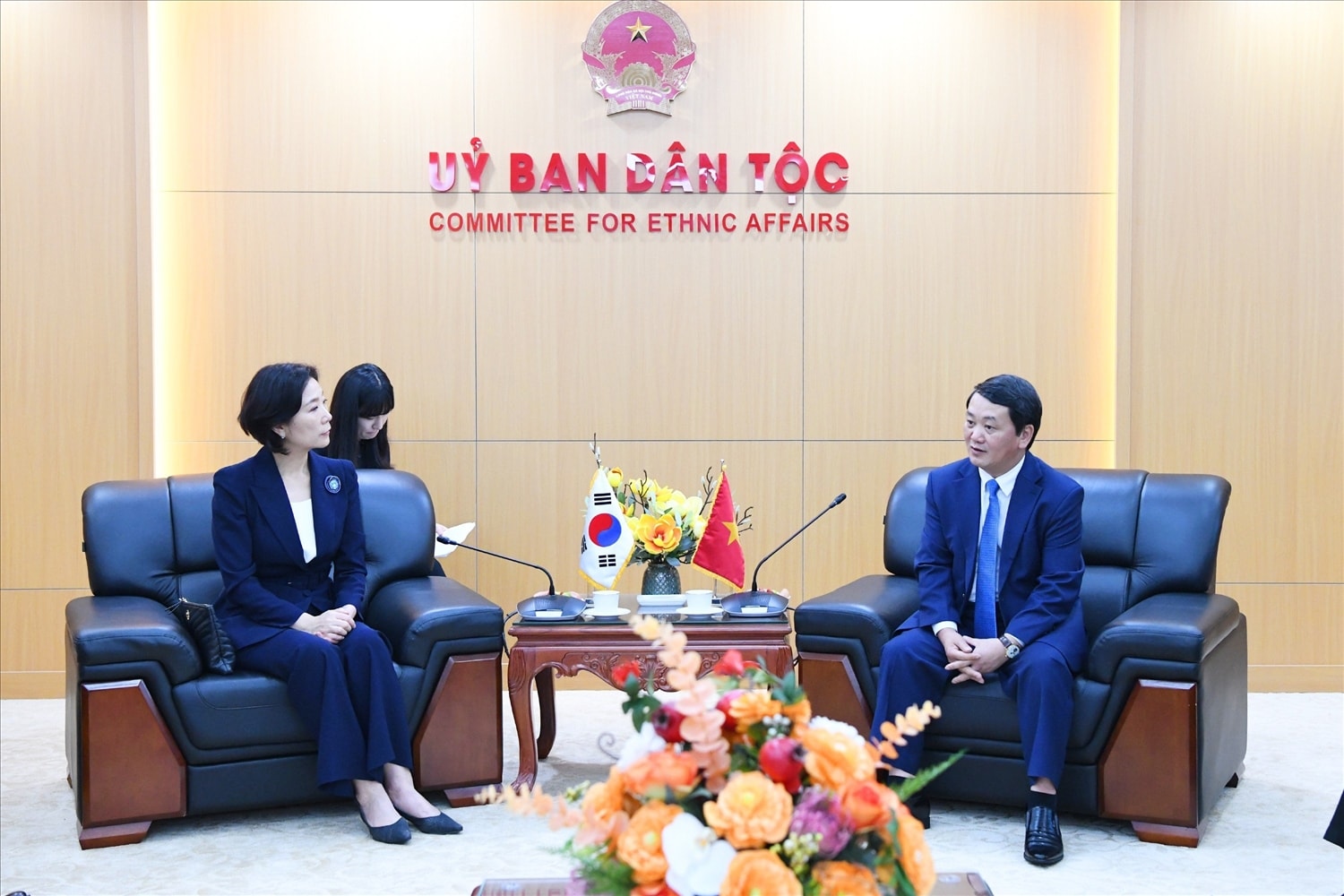 Bộ trưởng, Chủ nhiệm UBDT Hầu A Lềnh tiếp bà Oh Young Ju, Đại sứ Hàn Quốc tại Việt Nam Bộ trưởng, Chủ nhiệm UBDT Hầu A Lềnh tiếp bà Oh Young Ju, Đại sứ Hàn Quốc tại Việt Nam