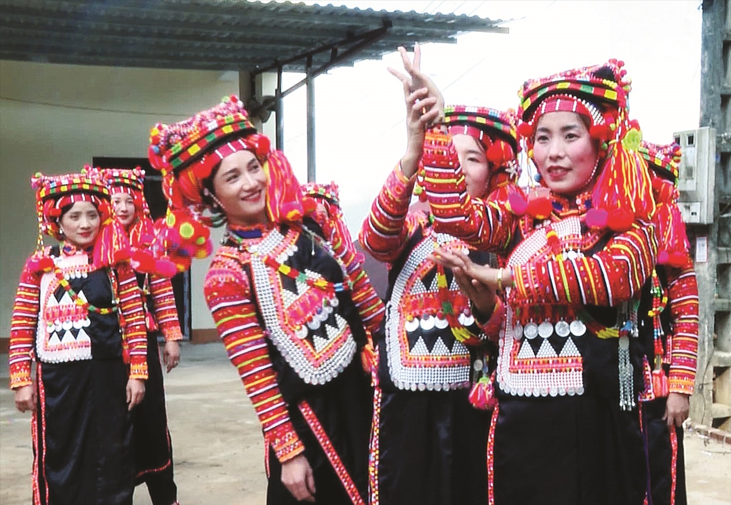 Thành viên CLB dân ca, dân vũ dân tộc Hà Nhì tích cực luyện tập, sinh hoạt