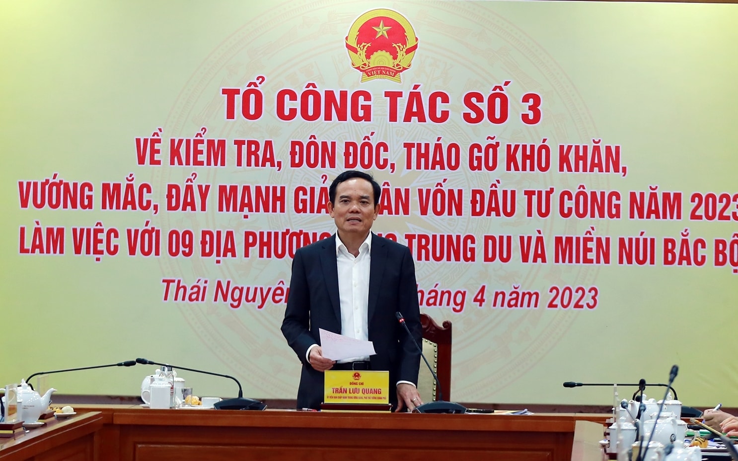 Phó Thủ tướng yêu cầu các bộ, ngành phải quyết liệt hơn, khẩn trương hơn trong tháo gỡ nút thắt về chể chế, trong đó có việc cho ý kiến phối hợp. Trong thời gian nhất định, bộ, ngành nào không có ý kiến coi như đã đồng ý và phải chịu trách nhiệm - Ảnh: VGP/Hải Minh