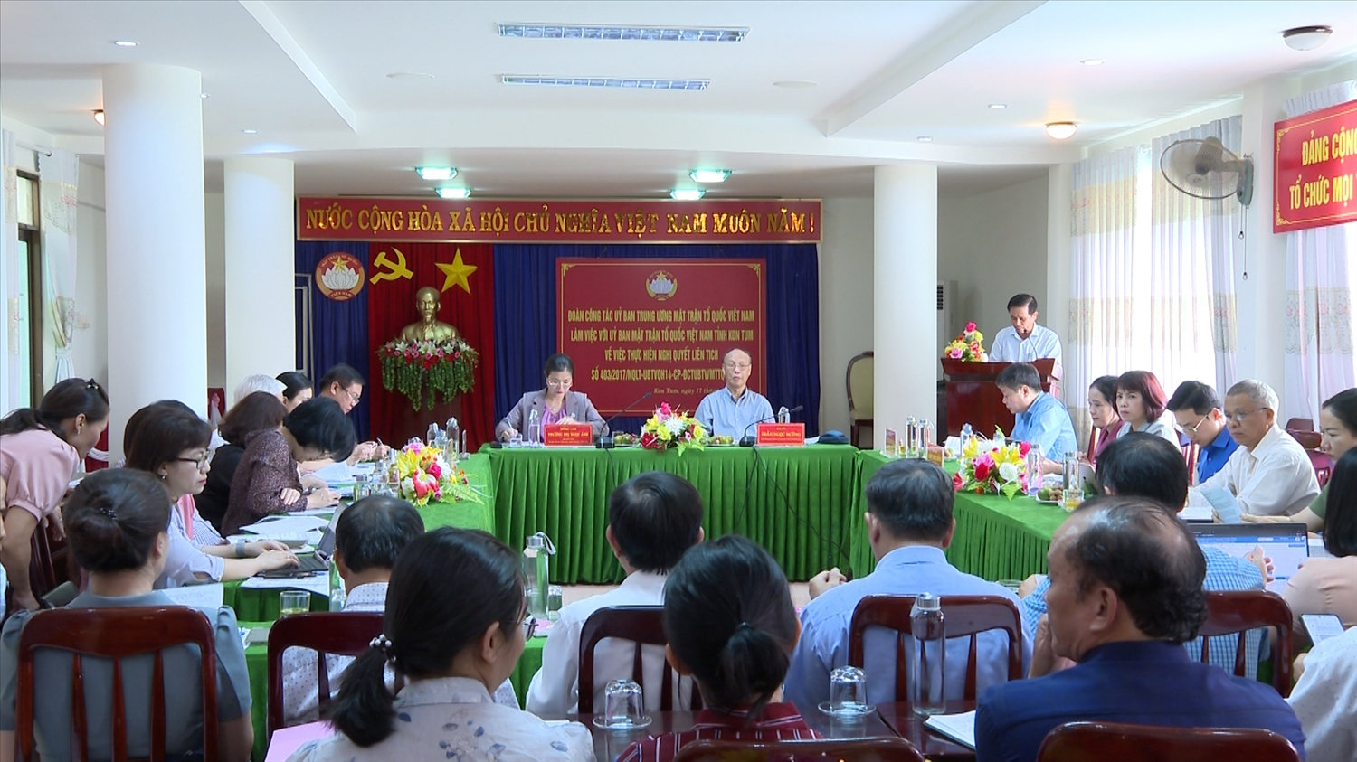 Quang cảnh buổi làm việc