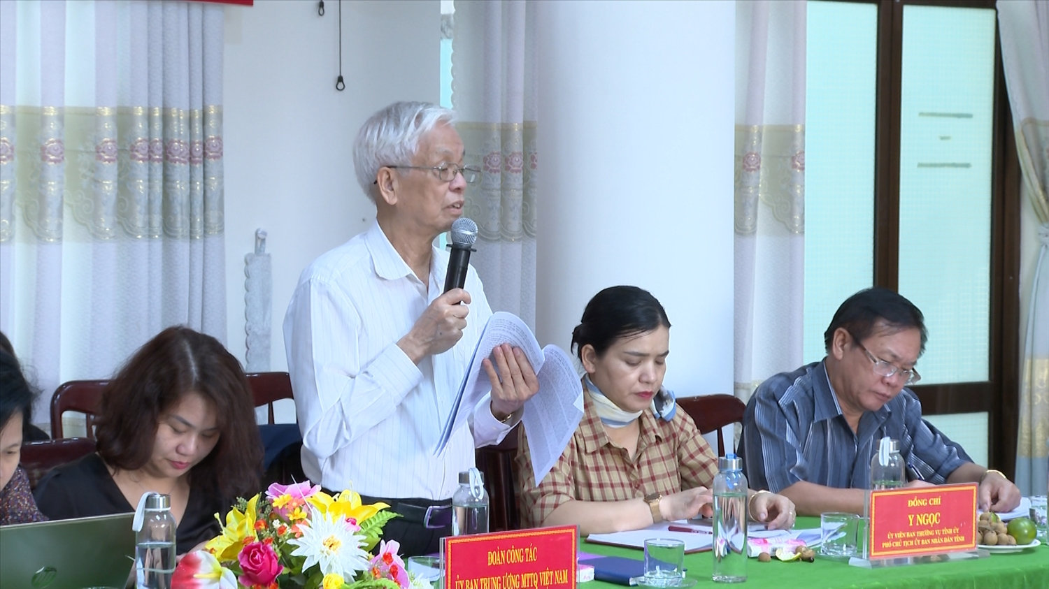 Các đại biểu tham gia thảo luận tại buổi làm việc