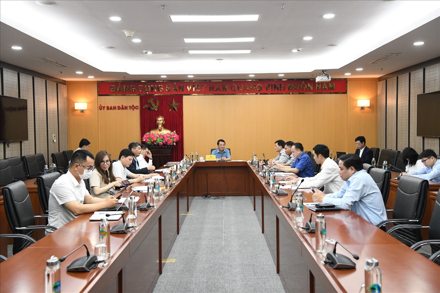 Quang cảnh cuộc họp Quang cảnh cuộc họp