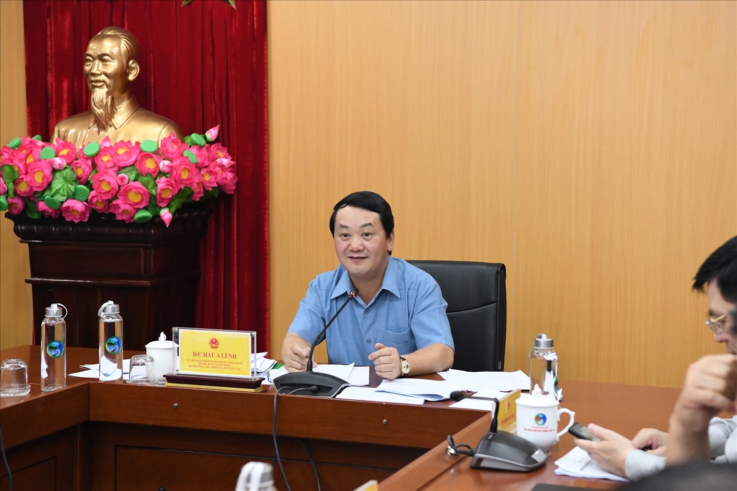Bộ trưởng, Chủ nhiệm UBDT Hầu A Lềnh chủ trì cuộc họp Bộ trưởng, Chủ nhiệm UBDT Hầu A Lềnh chủ trì cuộc họp