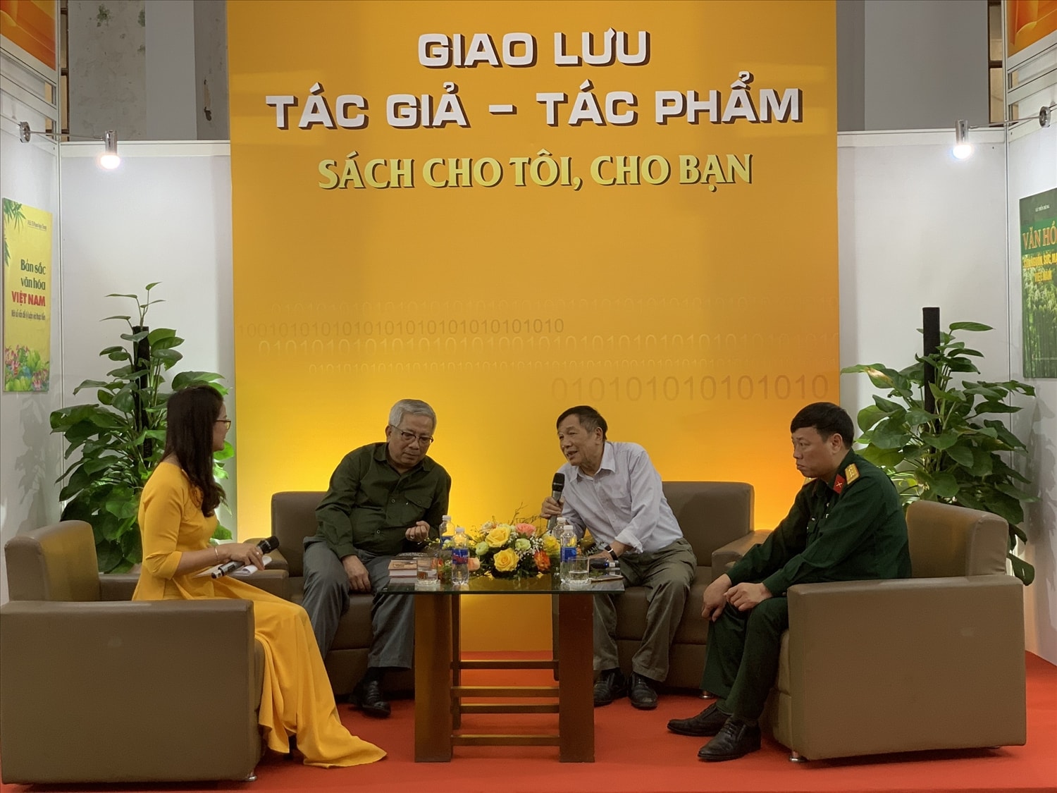 Giao lưu tác giả, tác phẩm là hoạt động ý nghĩa nhằm kết nối giữa tác giả, tác phẩm và bạn đọc, lan toả tình yêu với sách, hướng tới phát triển nền văn hóa đọc