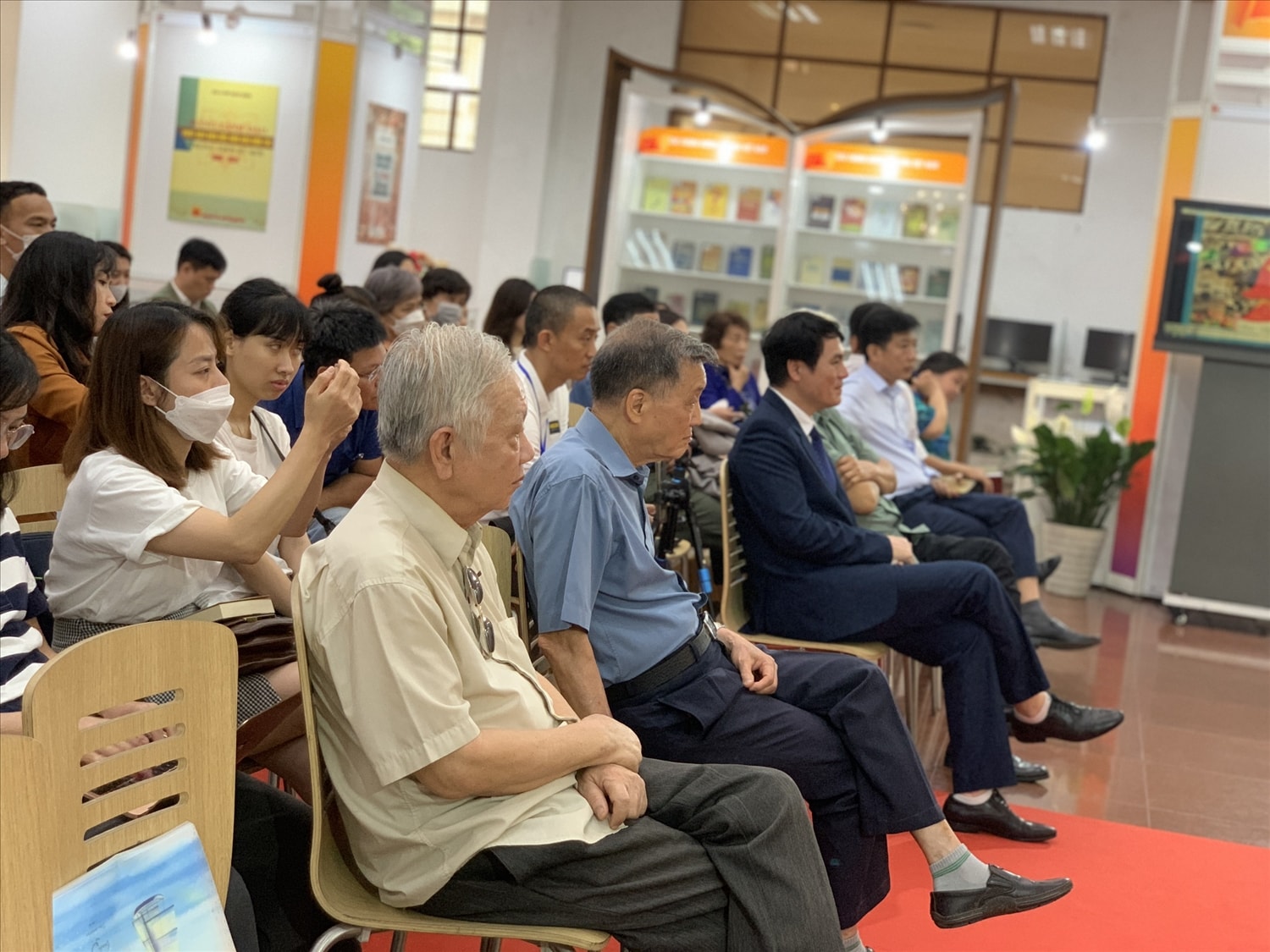 Sự kiện thu hút sự quan tâm của các bạn đọc ở nhiều lứa tuổi