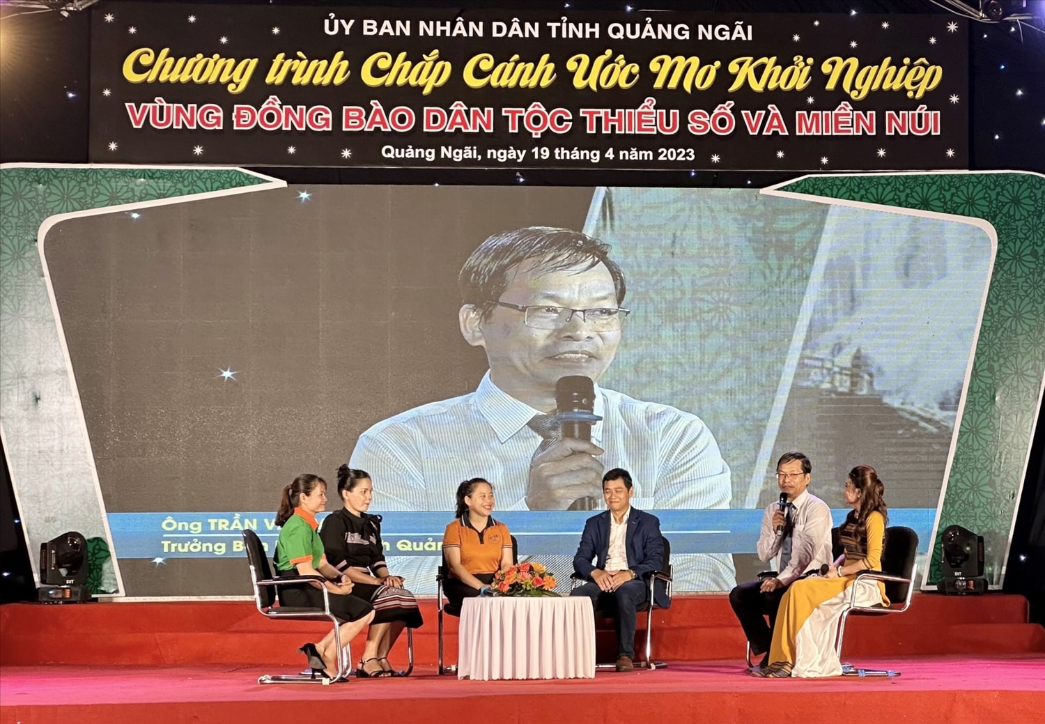 Các đại biểu chia sẻ những câu chuyện khởi nghiệp thành công 