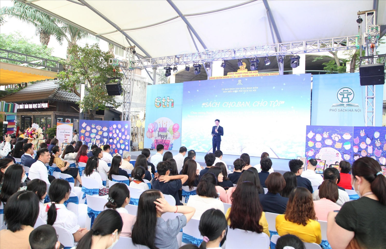 Quang cảnh lễ khai mạc