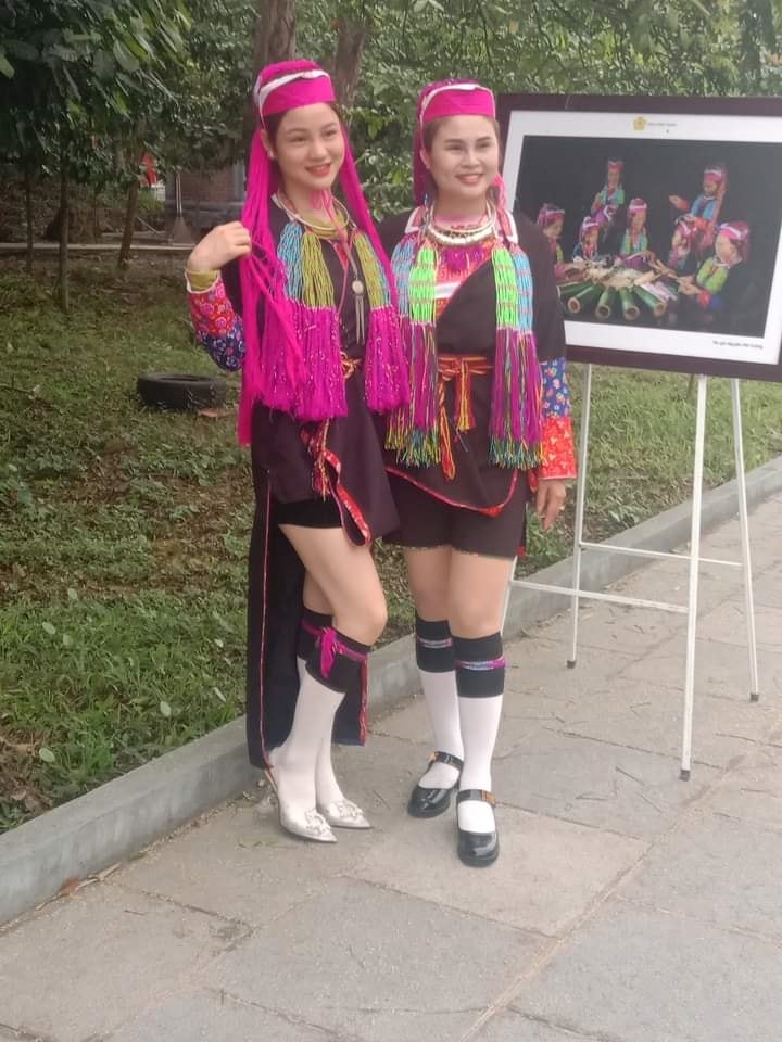 Nhiều người dân, du khách hào hứng chụp ảnh kỷ niệm