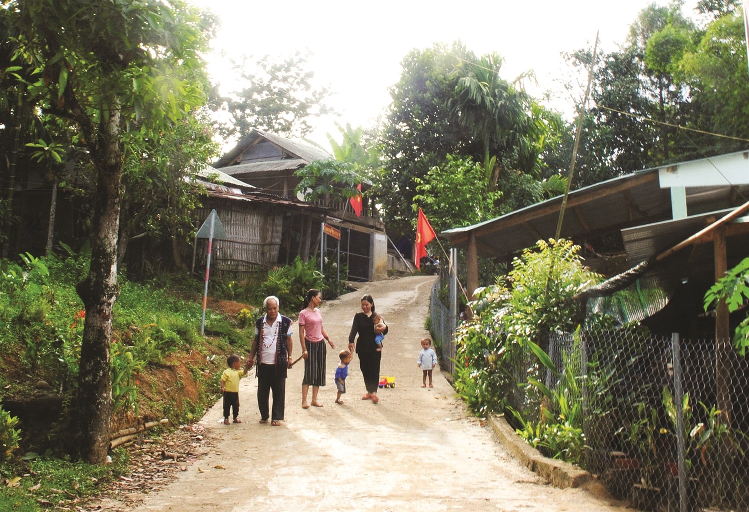 Thôn Aréh - Đhrồng luôn là điểm “sáng - xanh - sạch - đẹp”. 