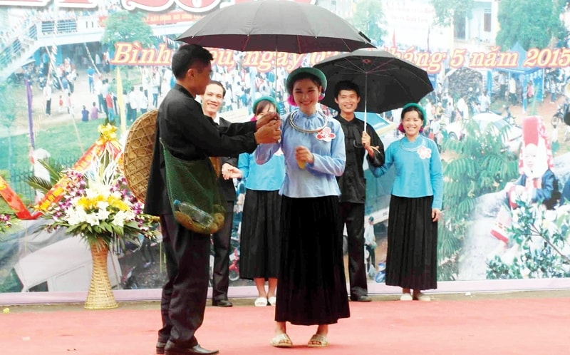 Hát Soóng Cọ của người Sán Chỉ là một trong những nét đẹp văn hóa DTTS tạo nên thương hiệu du lịch tỉnh Quảng Ninh Hát Soóng Cọ của người Sán Chỉ là một trong những nét đẹp văn hóa DTTS tạo nên thương hiệu du lịch tỉnh Quảng Ninh