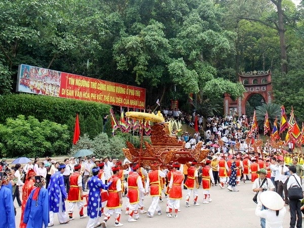 Giỗ Tổ Hùng Vương là dịp người dân cả nước thể hiện truyền thống 
