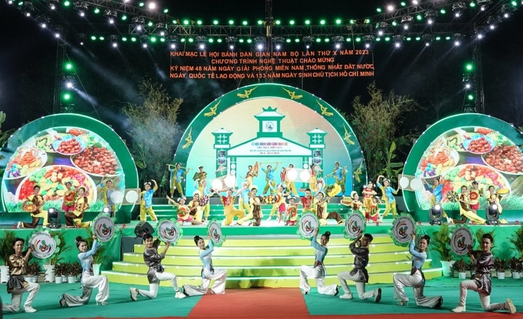 Chương trình nghệ thuật gồm 2 phần: 