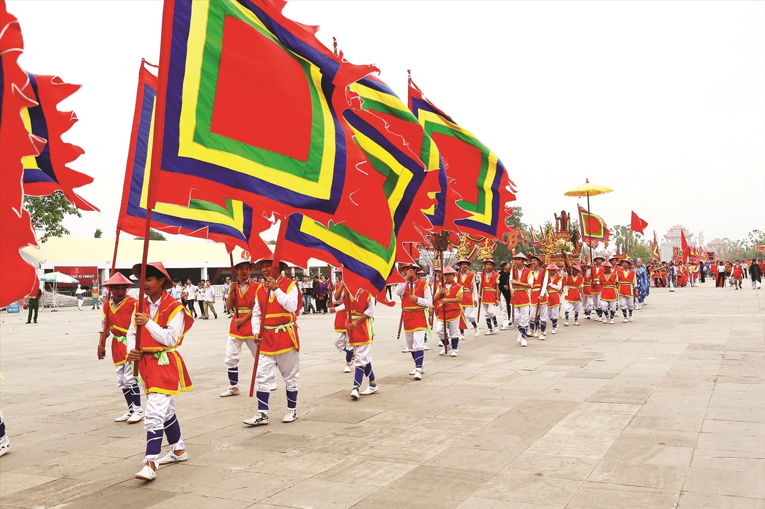 Các địa phương rước kiệu về Đền Hùng trong ngày Giỗ Tổ. Các địa phương rước kiệu về Đền Hùng trong ngày Giỗ Tổ.