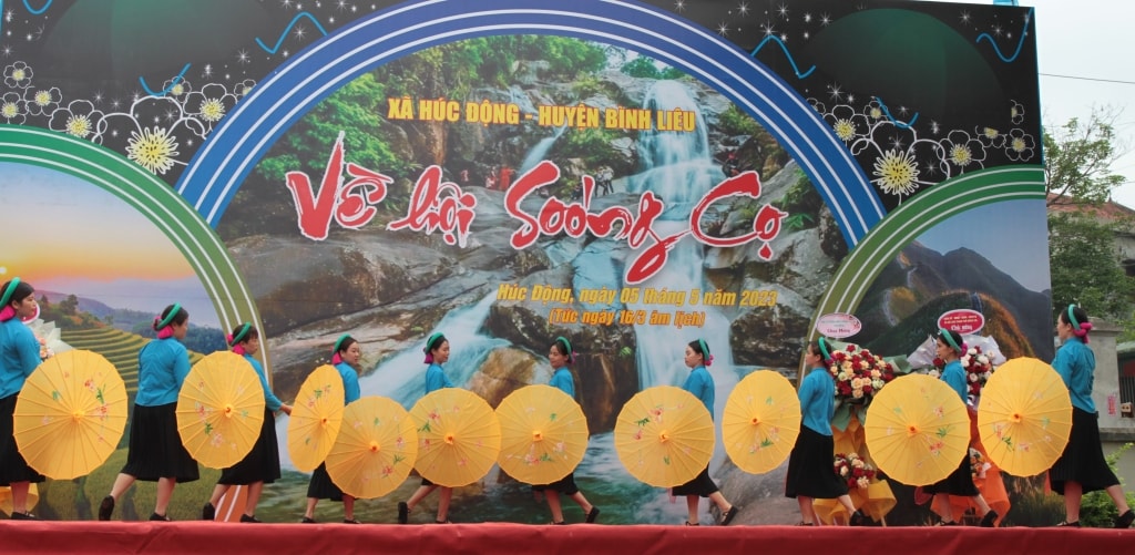 Nhiều tiết mục văn nghệ hấp dẫn ngay tại chương trình Nhiều tiết mục văn nghệ hấp dẫn ngay tại chương trình
