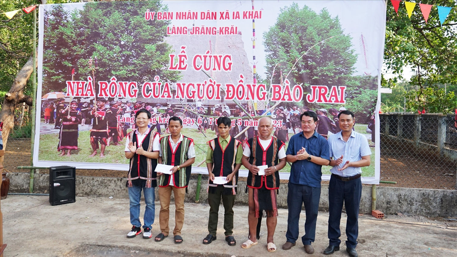 Gia Lai: Đồng bào Gia Rai làng Jrăng Krăi cúng nhà rông mới