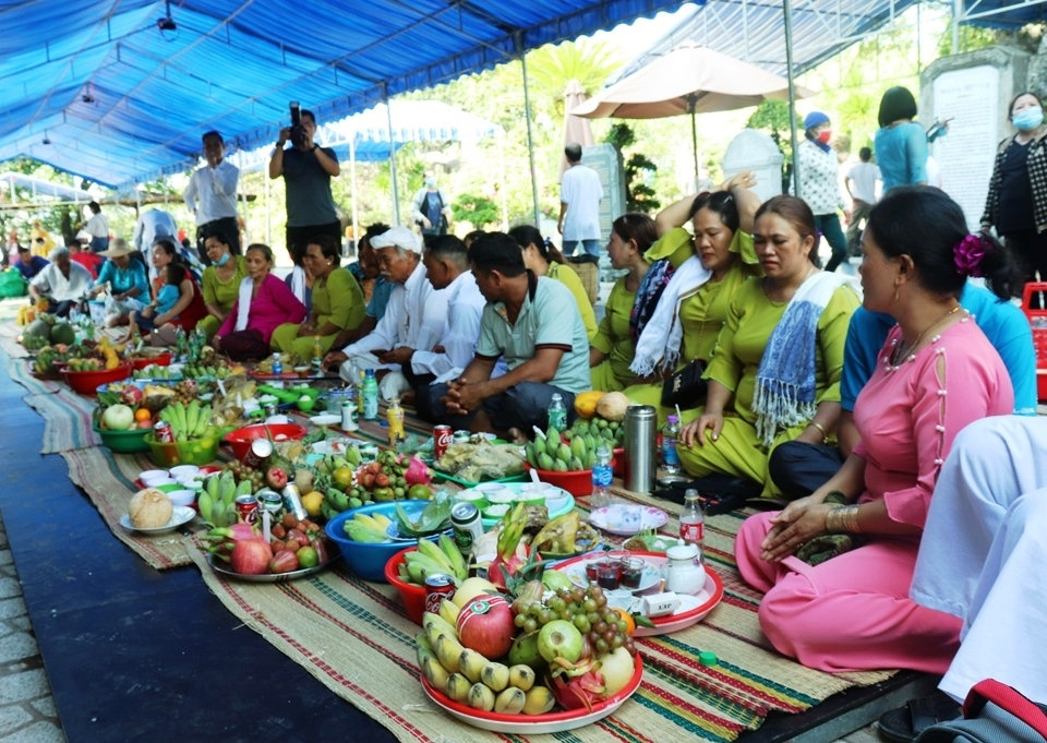 Lễ vật dâng lên Thiên y Thánh mẫu