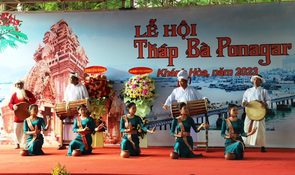 Khai mạc Lễ hội Tháp Bà Ponagar