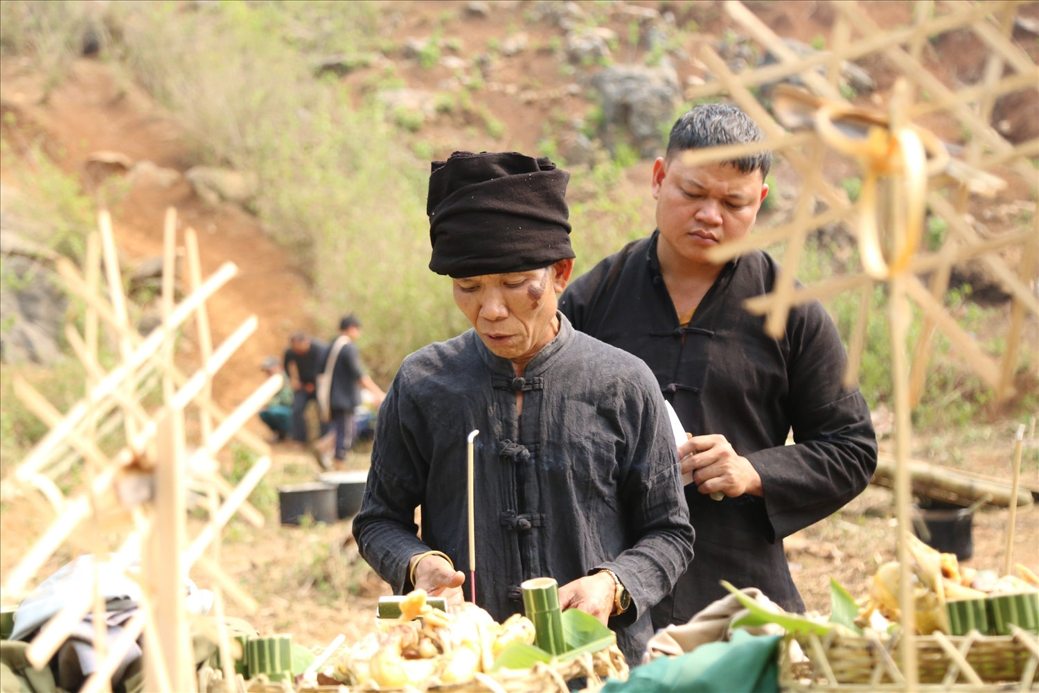 Lê cúng thần rừng của người Kháng