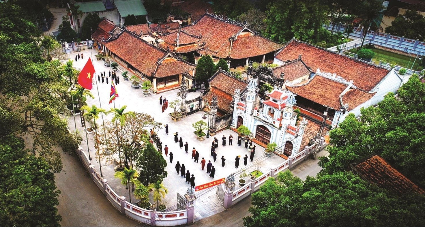 Đình cổ Hùng Lô - Di tích lịch sử cấp quốc gia có niên đại hơn 300 năm, là một trong số ít di tích vẫn được bảo tồn gần như nguyên vẹn.