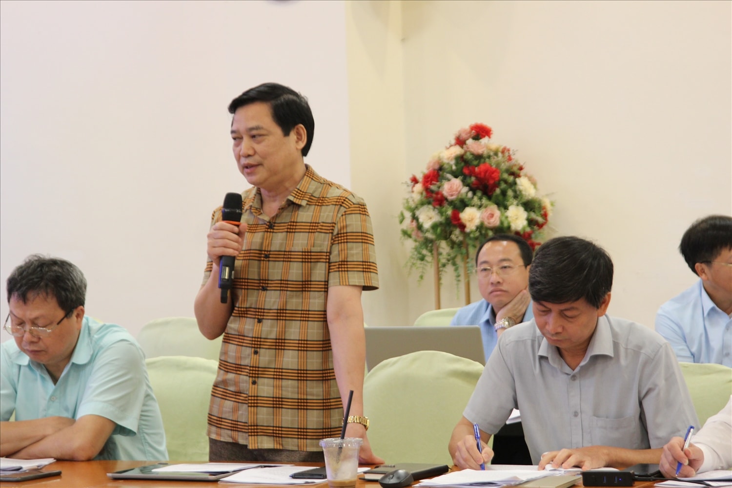 Trưởng Ban Dân tộc tỉnh Hà Giang Triệu Trung Hiệp phát biểu tại Hội thảo