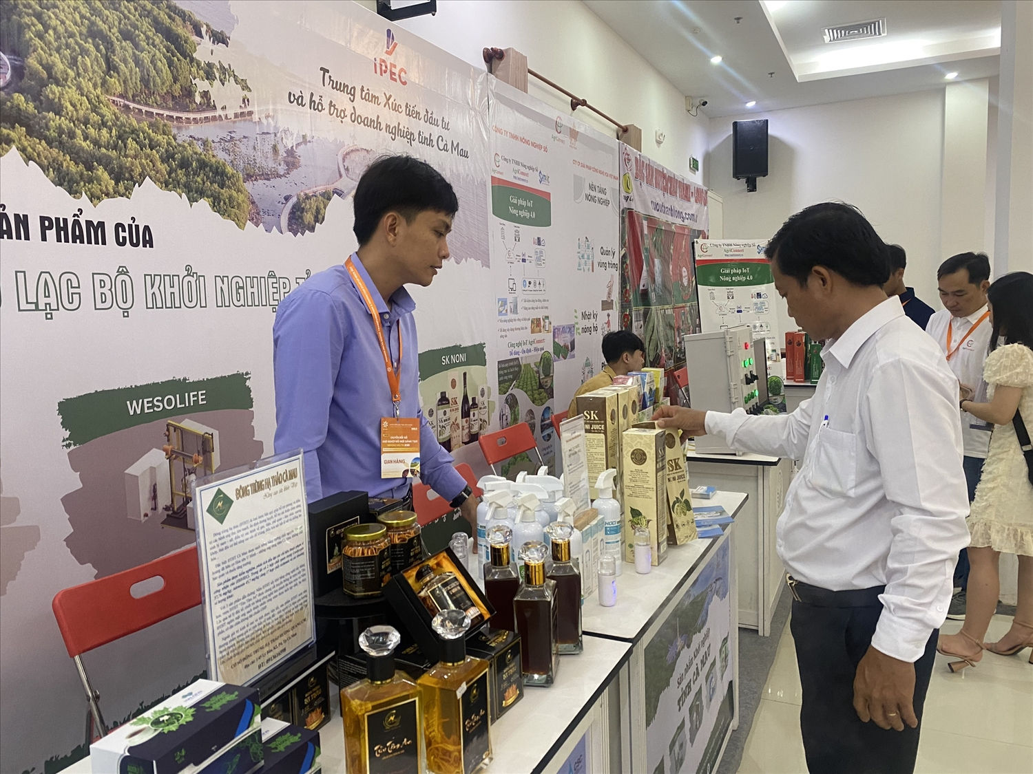 Các gian Hàng OCOP của các địa phương tham gia trưng bày 
