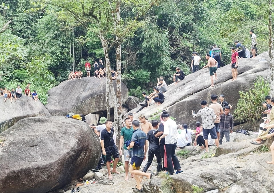 khu du lịch sinh thái Thác Ma Hao luôn là điểm đến hấp dẫn của Du khách trong mùa Hè nóng bức này khu du lịch sinh thái Thác Ma Hao luôn là điểm đến hấp dẫn của Du khách trong mùa Hè nóng bức này
