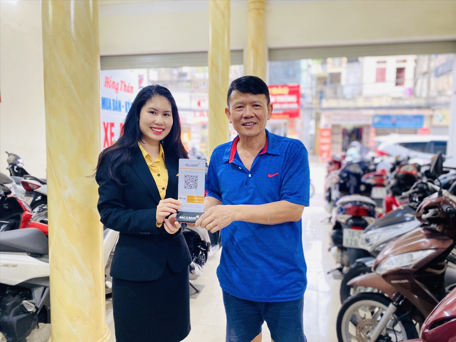 (BÀI CĐ CÔ HẠ) Tiếp cận khách hàng tiểu thương - Bắt đầu từ quét mã VietQR 1