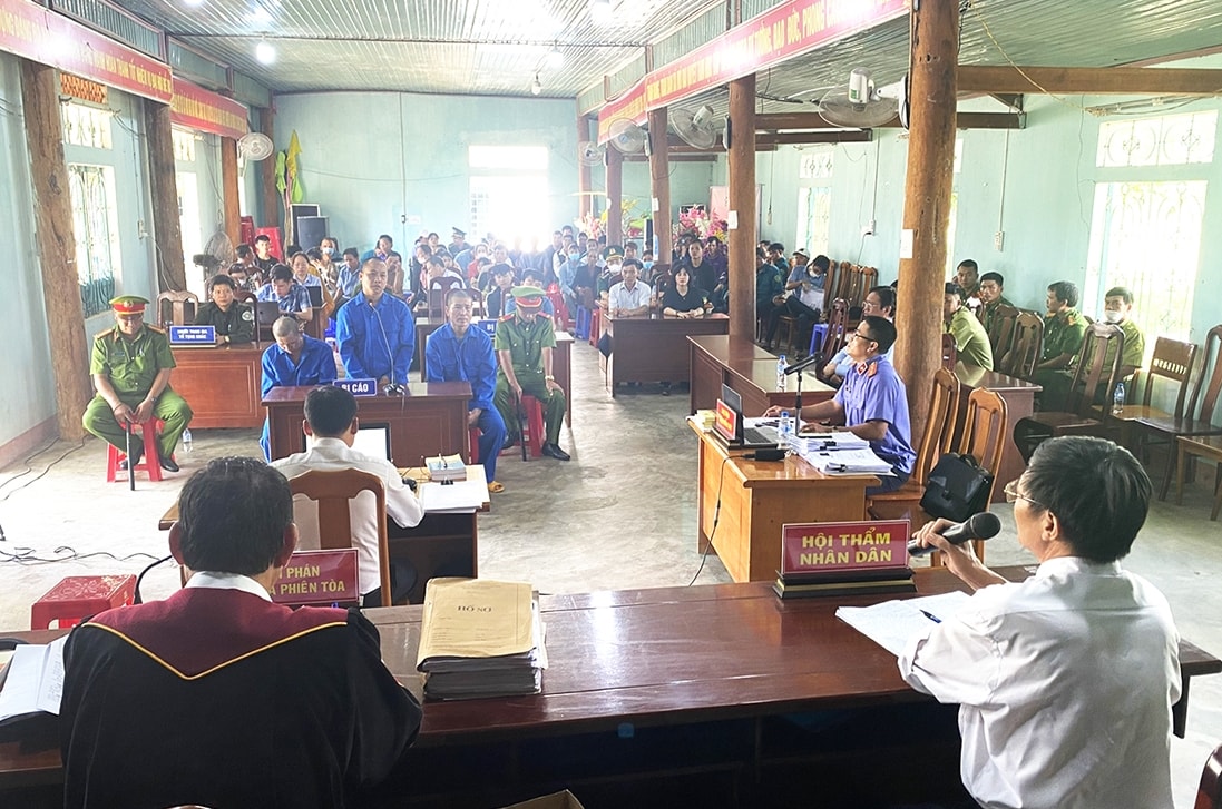 Quang cảnh phiên tòa