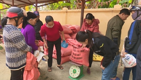 Nhiều địa phương miền núi có tỷ lệ cao nhưng tỷ lệ hộ nghèo cũng rất cao. (Trong ảnh: TP. Bắc Kạn tổ chức cấp phát gần 5 tấn gạo hỗ trợ cứu đói và thời kỳ giáp hạt đầu năm 2023 cho người dân - Ảnh: backancity.gov.vn) 