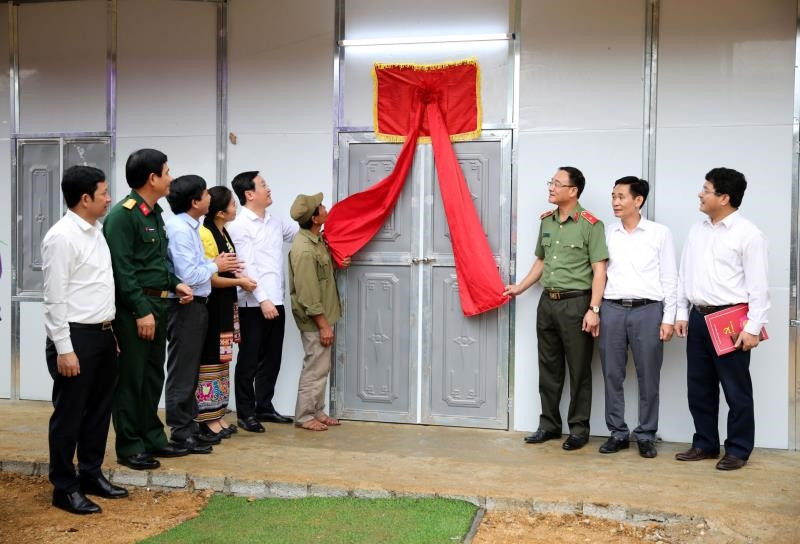 Gần 2.000 căn nhà đến với hộ nghèo Nghệ An 2