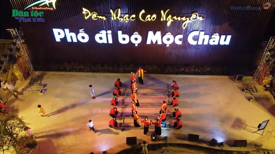 Chợ đêm Mộc Châu mang đậm dấu ấn Tây Bắc