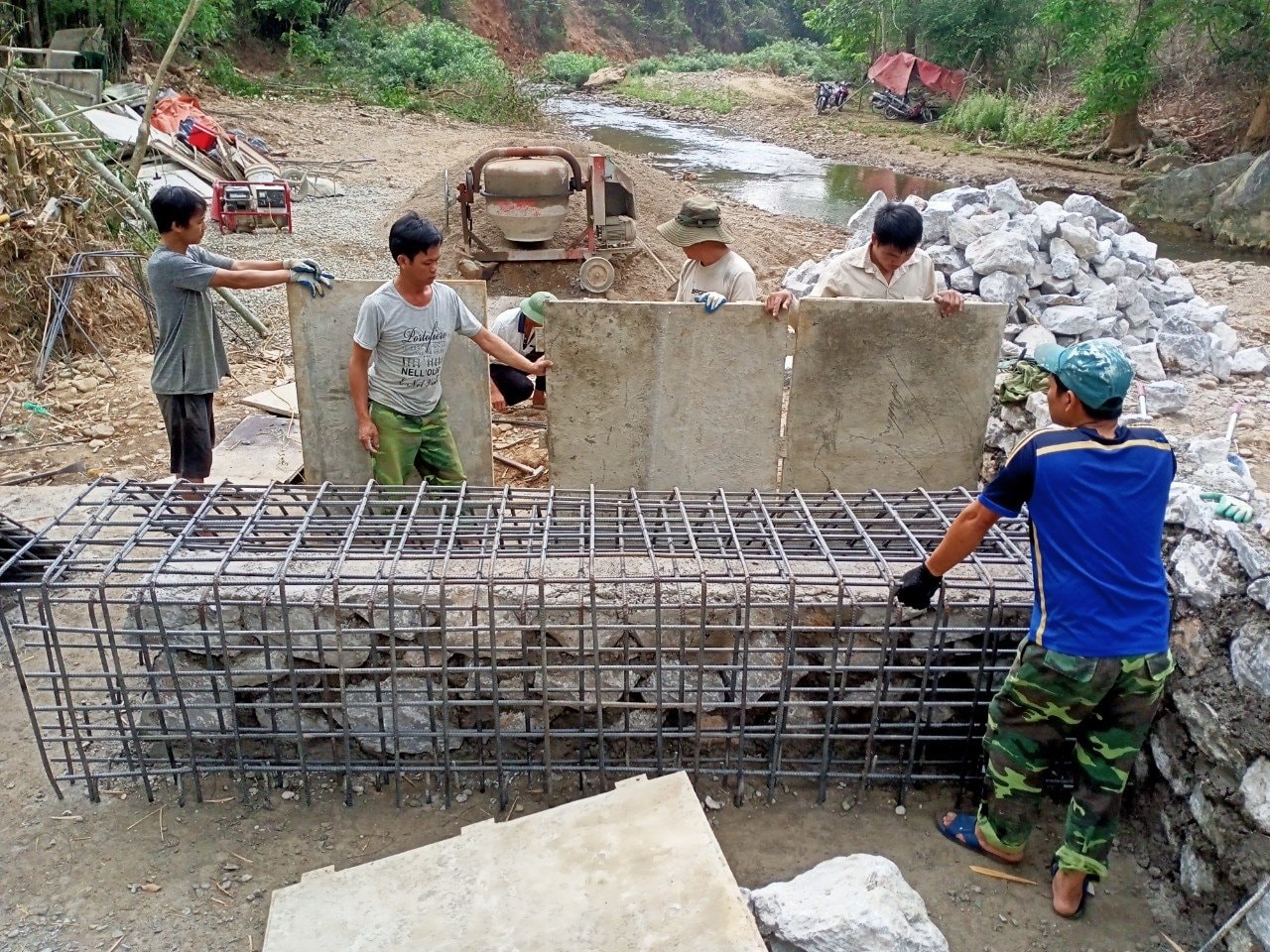 Đập thủy lợi ở xã Phà Đánh huyện Kỳ Sơn tỉnh Nghệ An được xây dựng từ nguồn vốn Chương trình mục tiêu quốc gia 1719 Đập thủy lợi ở xã Phà Đánh huyện Kỳ Sơn tỉnh Nghệ An được xây dựng từ nguồn vốn Chương trình mục tiêu quốc gia 1719
