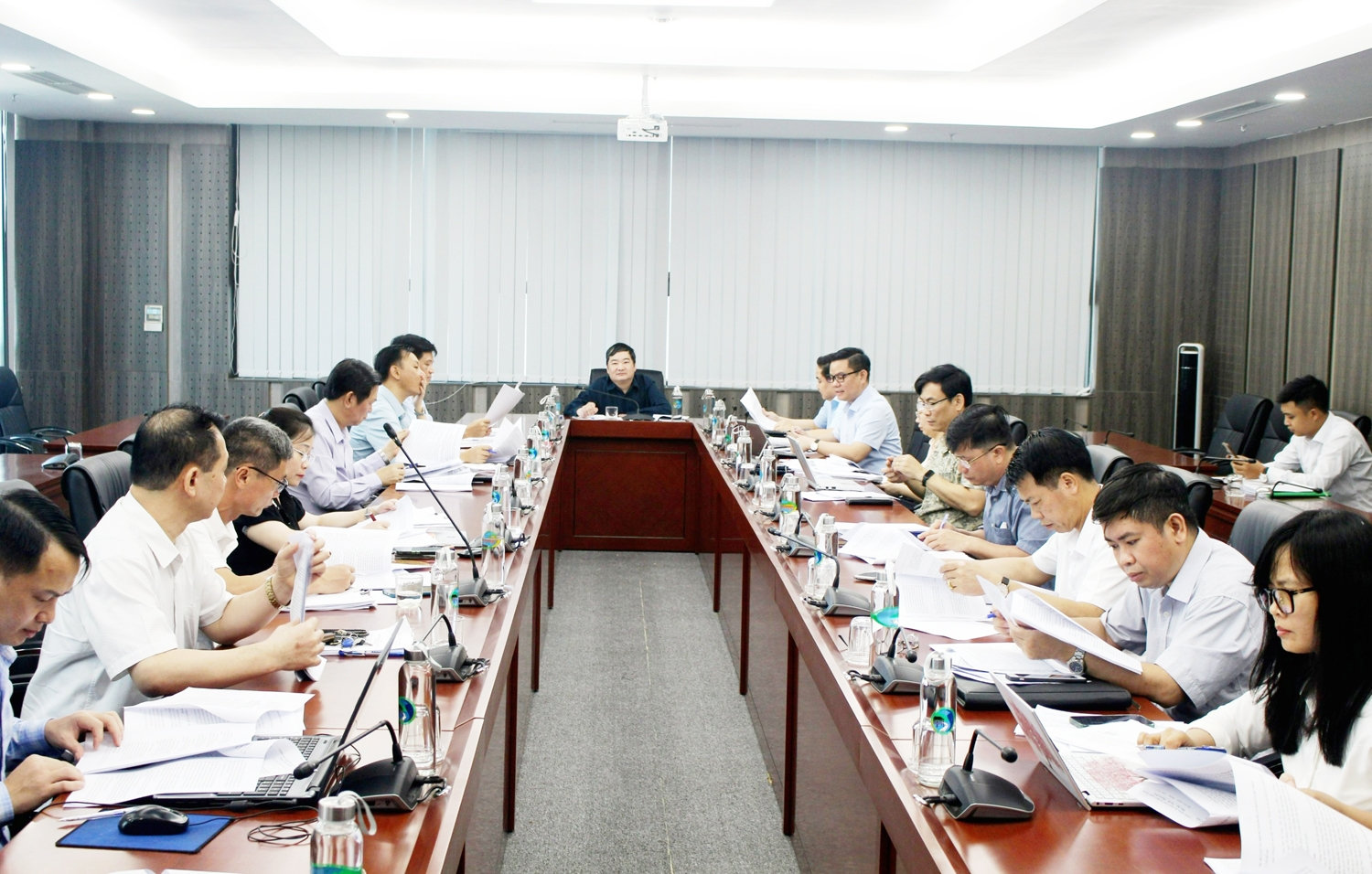 Ông Hoàng Đức Thành - Vụ trưởng Vụ Pháp chế, Chủ tịch Hội đồng chủ trì phiên họp 
